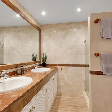 Amazing Sea Views Hacienda Elviria Apartment